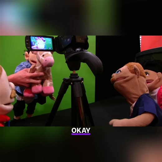 Puppet News Anchor Scared of Giraffe on Live TV! #smlclips #sml #Jeffy #jeffysml #SMLMovie