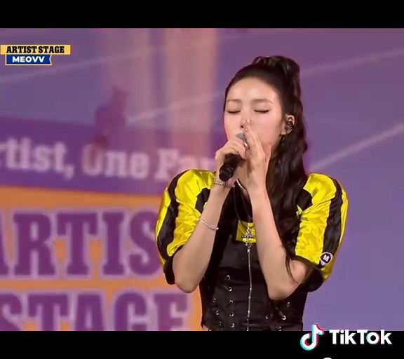 MEOVV TOXIC at KconLA 2025: A Memorable Performance