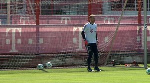 Bayern - Les images de Neuer à l'entraînement