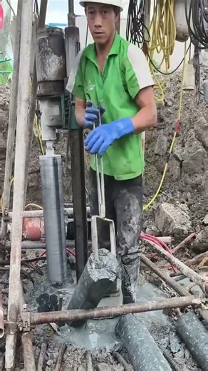 Concrete Foundation Cylinder Sample PickingProcess |Strength Testing Method#Shorts