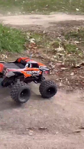 Traxxas Stampede 2wd on Track!