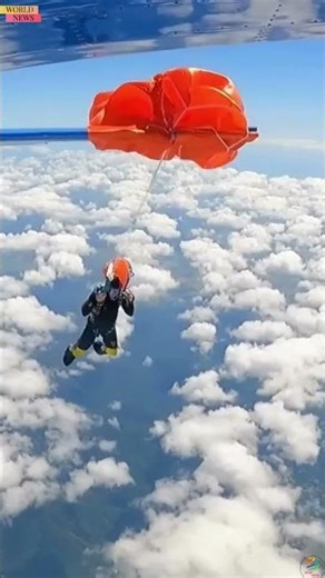 Skydiver's parachute gets tangled on plane wing at 15,000 ft #Skydiving #Survival