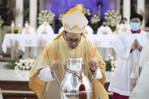 LIVESTREAM: Chrism Mass on Maundy Thursday 2025