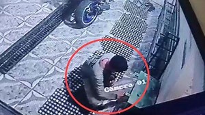 Maling Kotak Amal Masjid Al Jadid Padang Area Terekam CCTV, Pelaku Kuras Infak Masjid - Tribunpadang.com
