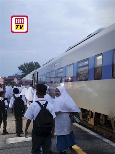 Hari Pertama Persekolahan Naik Kereta Api