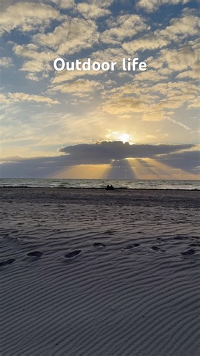 Hollywood Beach Florida, windy, sun, rain, clouds, waves all in one video.
