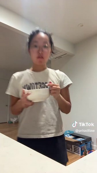 Eating standing up on our kitchen counter after cooking in our kitchen for the first time since moving in with zero furniture or place to sit and eat with my one of two bowls!! #ilovenyc #fyp #postgrad #adulting #nyc