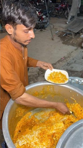 Plying potato, tasty spicy chicken biryani #ChickenBiryani #PotatoBiryani #StreetFood #ViralReels