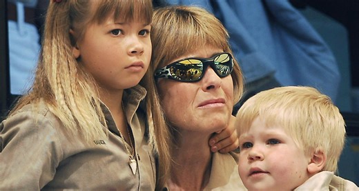 WATCH: Bindi Irwin's heartbreaking tribute to father Steve at his 2006 funeral