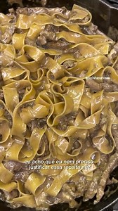 Receba Delícias on Instagram: "Pappardelle com molho funghi e filé Mais uma receita de massa especial, dá até para fazer sem o filé que já fica perfeita. ➡️Ingredientes para 2 pessoas: -200g de macarrão Pappardelle -300g de filé mignon em tirinhas ou cubos. -1 cebola picada. -20g de funghi Porcini Secchi. -400g de creme de leite fresco ou 1 pote de nata -Azeite de oliva ou manteiga se quiser -1/2 xícara de parmesão ralado (não use de saquinho!) -Sal, pimenta do reino e noz moscada a gosto. ➡️Mod