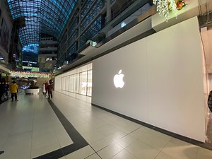 New Apple Stores open in Kawasaki and Toronto