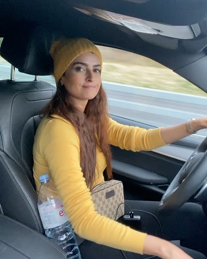 ‎Ola Al Fares ⚖️ عُلا الفارس‎ on Instagram: "One love - for the city streets One love - for the hip-hop beats One love - oh I do believe One love is all we need! #missyou @zeinahijaziiii 🙄😤😩 #beforecorona"