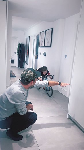 Peta Todd on Instagram: "I’m sure Casper conspired with the designer of this track… I mean kitchen 🧐😉 @caspercavendish had begged to do this with @markcavendish when he was home…forget Disneyland just get your Dad to stick his arm out 😂 Are you the fun parent? Or are you me? 😂😂😂 #kidsonbikes #getlow #aerodynamics #notanormaldad #imafundad #mumof5 #peloton"