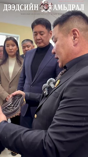 24K views · 210 reactions | Хатан Ивээл хайрхан ХХК нь "Цагаан Алт" хөтөлбөрт хамрагдсанаар хүчин чадал нь 50 хувиар нэмэгдэж, өдөрт 150 хос, сард 4,000 хос гутал үйлдвэрлэх боломжтой болжээ. | Иргэний үг - LIVE / Civil livestream deedsiinamidral.mn | Facebook