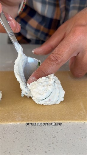 This is how to make Mezzaluna Ricotta Ravioli 🙌 Every time I go back home to Italy, I spend a day together making ravioli with my mum. Making ravioli requires a bit of effort but the result is totally worth it. When we make them we always make a big batch and freeze them so they're ready for the next special event and to share with family and friends. Give these ravioli a go and I promise you, they will be a hit every time! Ad - I served the ravioli in a delicious @muttipomodorouk tomato and ga