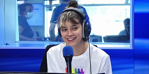 La chanteuse Pomme s'engage pour les droits des LGBT dans ses chansons, comme "Grandiose"