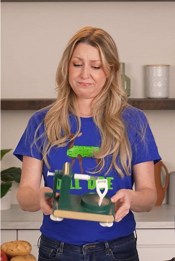 Unique Apple Peeler Gadget Review Featuring Tank Design