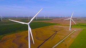 1.5K views · 61 reactions | ️9 wind farms, across 6 states ➕interests in a separate facility in Hawaii ⚡️1,679-megawatt gross generating capacity  Enough to power 450,000+ homes  BP is a key wind energy producer in the US https://on.bp.com/2Xns5Hs | bp | Facebook