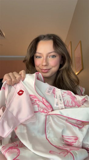 #vspartner Unboxing my Victoria’s Secret V-Day collection 💗🪽 #victoriassecret #valentinesday #PINK @Victoria's Secret @VSPINK