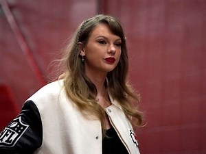 Travis Kelce's girlfriend Taylor Swift leaves $100 tips for M&T Bank employees after the AFC Championship Game