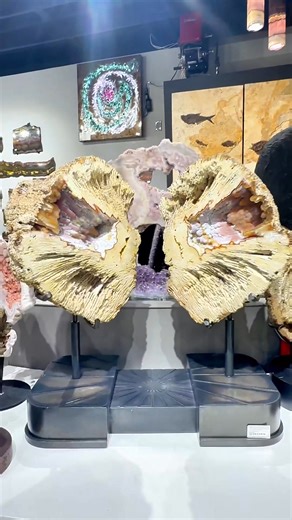 What do you think of the amazing scene inside this fossilized coral head? And how about the custom articulating stand that lets you display it? | Rare Earth Gallery