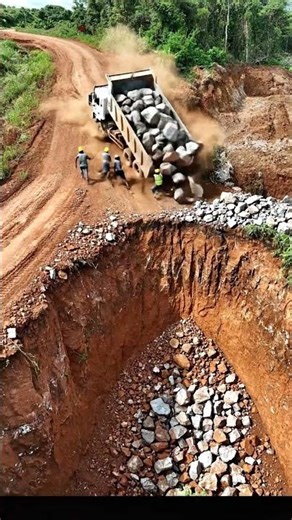 OMG!! 😱 Everything Happened in Seconds #HeavyEquipment