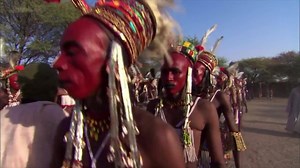 📚 Tribal People Around the World 📚 ▶️ Heralded as one of the most beautiful people in Africa, the Wodaabe people live a life where looking good is the norm. ▶️ Originally nomadic and a subgroup of the Fulani people, the Wodaabe live predominantly in the deserts of Niger, Nigeria, Cameroon, Chad and Central African Republic. They would often migrate during seasonal changes to more hospitable and livable areas. ▶️ Today, there are an estimated 160,000 to 200,000 Wodaabe in Africa. They are a sub