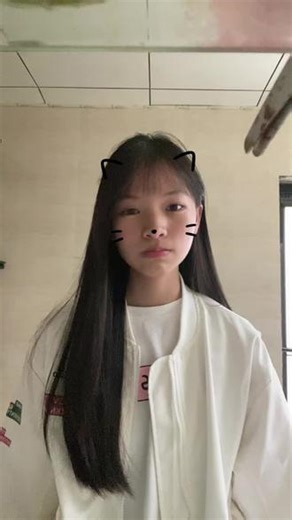 记得亲你的时候你害羞的往后退