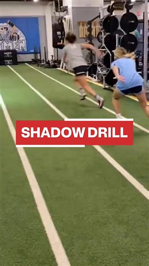 One leads. One mirrors. Every step, every cut, every shift the shadow has to match it all 🔁 Eyes up. Feet sharp. Full focus. 📌 What it trains: ✅ Reactive agility ✅ Movement control ✅ Defensive footwork ✅ 1v1 awareness ✅ Focus under pressure Simple setup. Real results. Great for warm-ups, speed blocks, or technical movement sessions ⚡️ #ShadowDrill #ReactiveAgility #MovementControl #1v1Training #TrainLikeYouPlay | The Athletic Hub