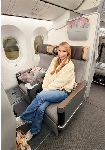 Surprise! I took a trip and flew with EVA Air @evaairsg again, this time from Singapore to Milan with a little stopover in Taipei. ✈️ If you have followed my travels for a while, you will know this is not my first time doing the Taipei layover. I took the same route on my way to Osaka last year and honestly, it is one of those layovers you actually look forward to. Great Taiwanese food, outlet shopping if you have time, and one of the smoothest transit experiences I have had. It almost makes you