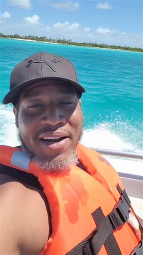 Loving the islands and water in San Andres Colombia 🇨🇴🌴🌊 #islands #water #travel #colombia Colombia | Randy Long