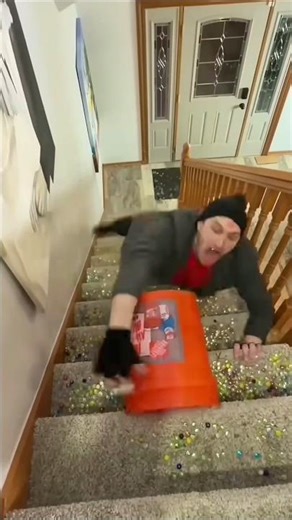 Granny's Top 7 Funniest Home Alone Christmas Pranks #granny #christmas