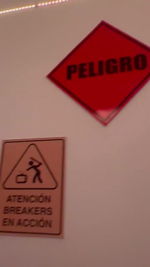 Ven con quien quieras y rompan todo 💥💥💥 #rageroom #cuartodeira #rompe #ira #amigos #friends #angerroom #lima #peru #smashclub #smashroom