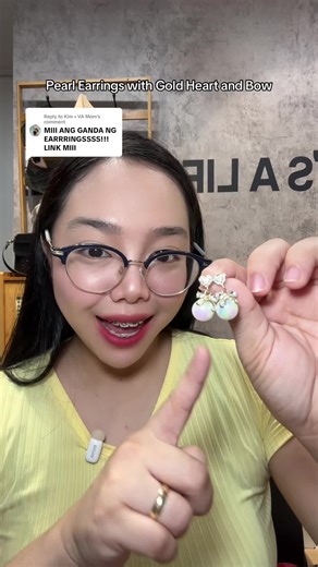 Trendy Pearl Earrings for Simple Looks