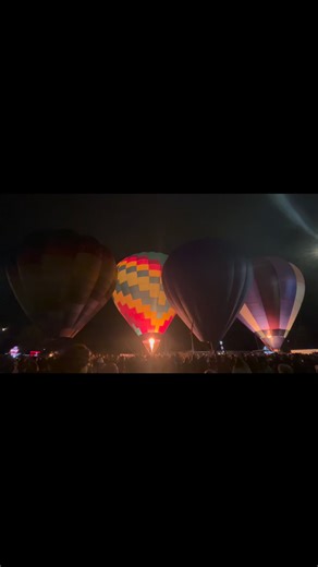 Vernon Winter Carnival Balloon Glow 2026 #VernonPhotographer #vernonwintercarnival #balloon glow #hotairballoons | Samantha Lynne Studios