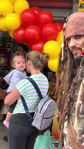 She was enchanted by Captain Jack Sparrow.😅🫡🏴‍☠️❤️ #jacksparrow #piratesofthecaribbean