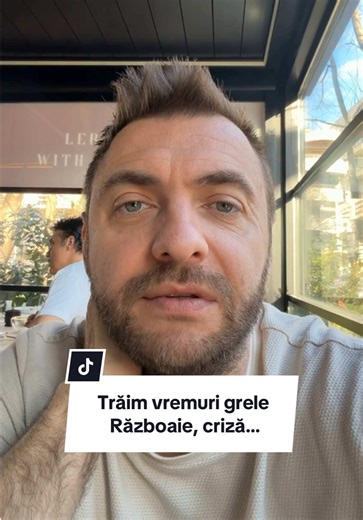 Trăim vremuri nesigure. Locuri de muncă ce pot dispărea oricând… Decizii luate de alții, deasupra capului tău, care îți schimbă viața peste noapte… Și totuși, mulți încă așteaptă “să treacă”. Adevărul? Nu o să se întâmple asta. Din contră, va fi din ce în ce mai rău. Fiecare perioadă are provocările ei. Diferența stă în cât de pregătit ești tu când apar. 😉 #legeaatractiei #manifestare #mindset #razboi #afaceri