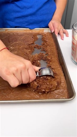 866K views · 2.1K reactions | Fried Brownie! This video was produced by Cirqnamics. | Home Hacks & Easy Snacks | Facebook