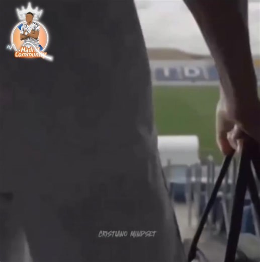 في ابريل 2012 تعاقدت شركة كونامي مع كريستيانو رونالدو بعد ما ذهب ميسي للتعاقد مع فيفا، لتعلن الشركة بعدها عن اصدار بيس 2013 Pro Evolution Soccer العجيب هنا ان كل صناع المحتوى المتعاقدين مع الشركه صرحوا ان بيس 2013 افضل نسخة بيس نزلت لحد وقتنا الحالي. | Madrid Community