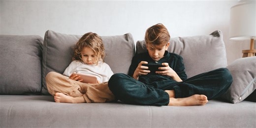 Smartphones Can Harm Your Pre-Teen's Health. So What's the Best Age to Hand Them One?