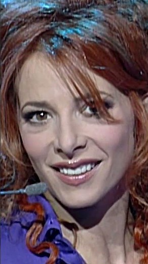 Mylène Farmer la scène du Hit Machine (1999) #mylenefarmer #mylènefarmer #live #love #mylene