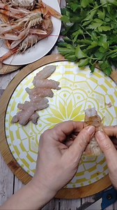 Troppo buoni gli spaghetti con scampi e pomodorini ❣️ Clicca qui per la ricetta completa ⬇️ https://blog.giallozafferano.it/emanu74/ricetta-spaghetti-con-scampi-e-pomodorini/ | Blog Giallozafferano Primi