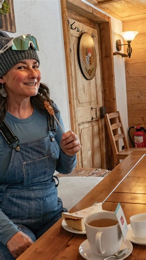 Frau Bergschön on Instagram: "Einkehrtipp 🤓 Spaziergang zur Alpe Untere Schwande | Bad Hindelang After Work ging’s für uns im Februar 2025 ganz gemütlich von Oberjoch über das verschneite Kematsriedmoos und die Alte Jochstraße zur wunderschön gelegenen Alpe Untere Schwande. Bei Lothar & Markus waren wir danach auch im Sommer noch mehrmals zu Gast – da waren wir gleich mehrere Male mit dem Gravelbike bei ihnen zu Besuch. Unser Motto: Ride for a cappuccino. Aber DAS ist natürlich eine andere Sto
