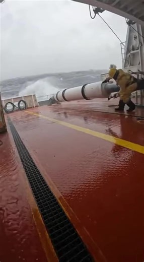 Easy job? Isn’t it? #ocean #ship #storm #waves #northsea | ocean