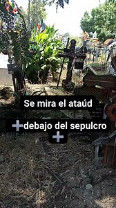 Se mira el ataúd ➕ debajo del sepulcro ➕ tiene todos los azulejos levantados si alguien pisa se cae al hoyoh #afanadoradetumbas #psicofonías #ellimpiatumbas #bajoastral #Panteones #TUMBASREALES #tumbasantiguas #velorio #terrorsobrenatural #paranormal | Afanadora de Tumbas
