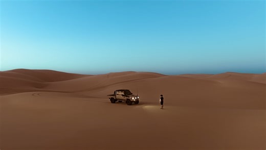 Minimalist Photography in the Middle of a Desert