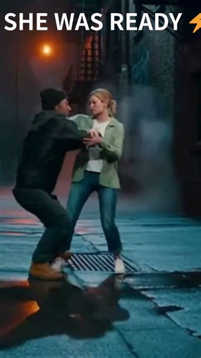 SHE WAS READY ⚡️ POV: A creep tries to attack you, but you’re a PRO! ⚡️👊 #WomenSafety #FightBack