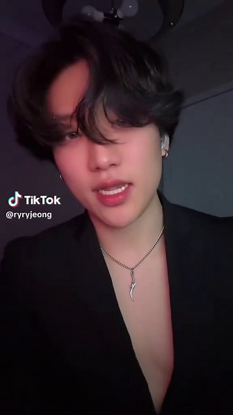 Creative Ways to Style Hair Away from Eyes