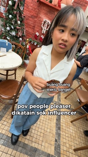 femia on Instagram: "Maaf ya udah jauh2 ke Deli Bakes di Bandung, tapi kalian harus nunggu aku foto2😣 #peoplepleaser #TheDeliBakes #TDBWinterWonderland"