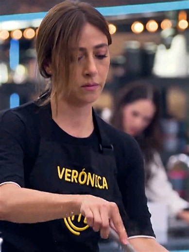 Contenido Patrocinado por @macpollonumero1 🔥🍗 ¡En el reto de salvación, cada decisión cuenta! Los participantes de MasterChef Celebrity se dividieron para enfrentar un nuevo desafío, pero todos tuvieron un ingrediente en común: la mejor proteína @macpollonumero1. 👩‍🍳👨‍🍳 En una competencia donde el sabor y la creatividad son protagonistas, ¡hay ingredientes que marcan la diferencia! ❤️ @macpollonumero1 la marca de pollo #1 en Colombia, porque naturalmente lo tiene todo. #MasterChefCelebrity